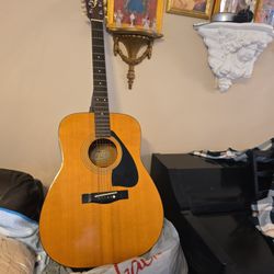 Acustic Yamaha Guitar $175.00