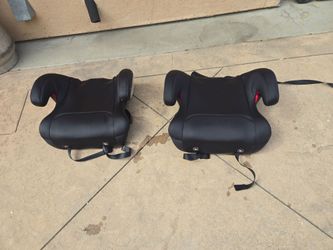 Booster seats lienelo each $25 or both $40
