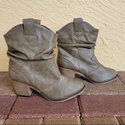 Modern Western Ankle Booty | Distressed Mocha | Size 8