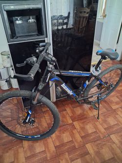 Nice riding mountain bike works as it should. $100 Amazon wants $180 meet up in Southwest