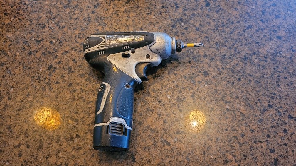 Makita 10 8v Screw Gun, Works Great!