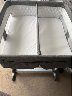 Twin Bedside Sleeper Bassinet - Adjustable Height (includes fitted sheets)