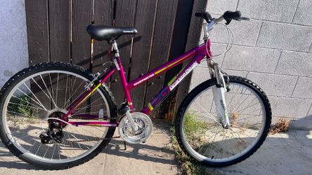 Women’s Roadmaster Granite Peak Mountain bike, 26” tire size