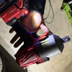 Milwaukee M18 FUEL Cordless High Torque Impact Wrench with ONE-KEY and Friction Ring, Tool Only, 3/4in. Drive, 1500 Ft./Lbs. Torque, 