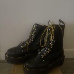 Dr Marten Boots 