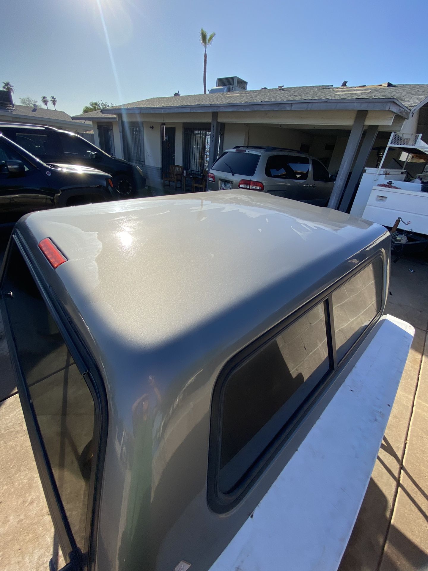 Camper For GMC 2012 an Chevy 4 puertas 650$ Or Throw Offers