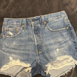 Womens Levi’s Distressed Shorts Size 29