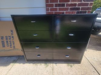 Dresser 8 drawers/ glass top