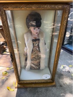 3 Porcelain dolls whit case