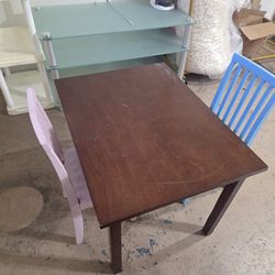 Kids table and chairs