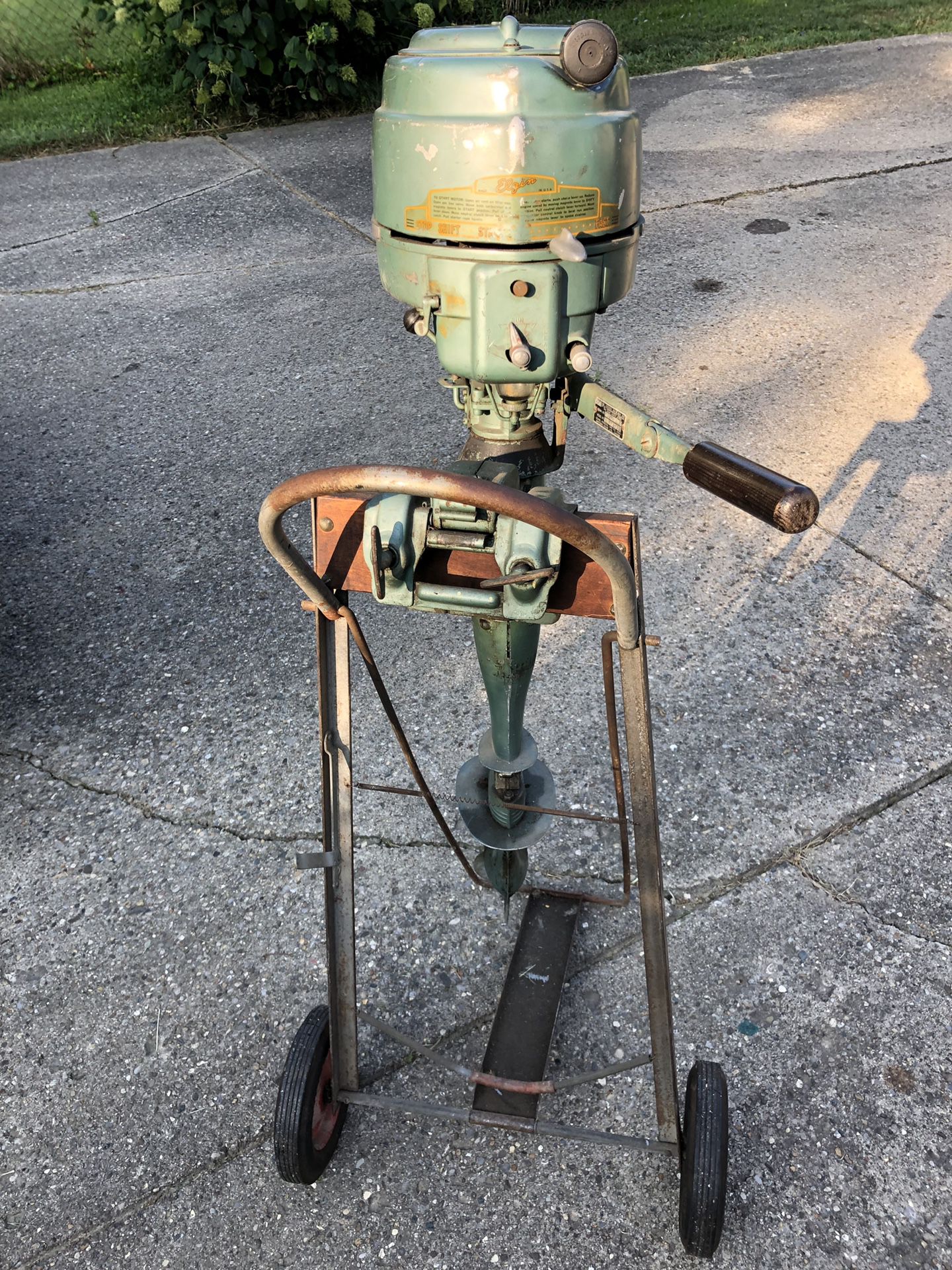 Antique Elgin outboard motor and stand. 7 1/2 hp. Ran great when last used. Stored inside.