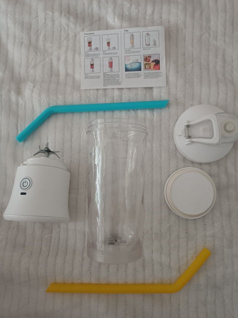 Portable Mixer With Straws