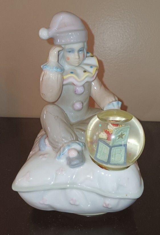 Clown Musical Snow Globe