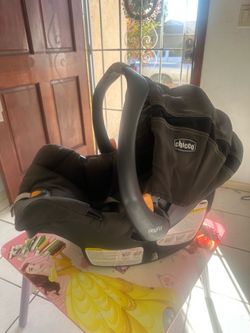Chicco Car Seat with 2 bases