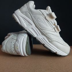 Brooks Addiction Walker Wide 2E White Size 7 Men / 8.5 Women Comfort Walking Shoes