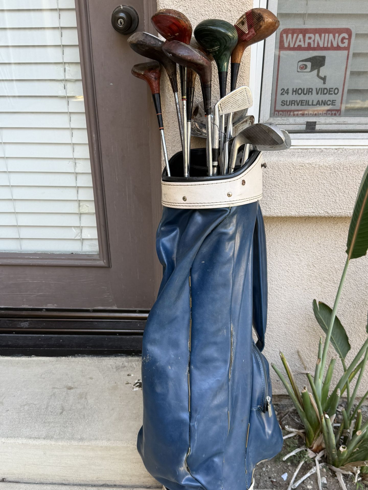 Vintage Golf Clubs, And Golf Bag, 18 Mix Clubs Plus The Bag