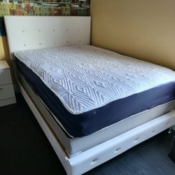 NEW QUEEN-SIZE MATTRESS AND BOX SPRING 🆕️