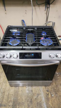 SAMSUNG ELITE SLIDE-IN/DROP-IN 5 BURNER CONVECTION AIR FRY GAS RANGE