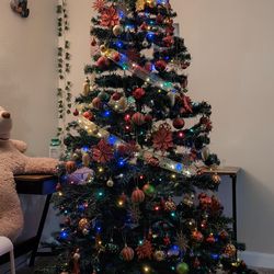 7.5 ft Christmas tree with decors