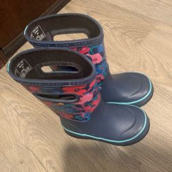 BOGGS Boots Size 9 Toddler 