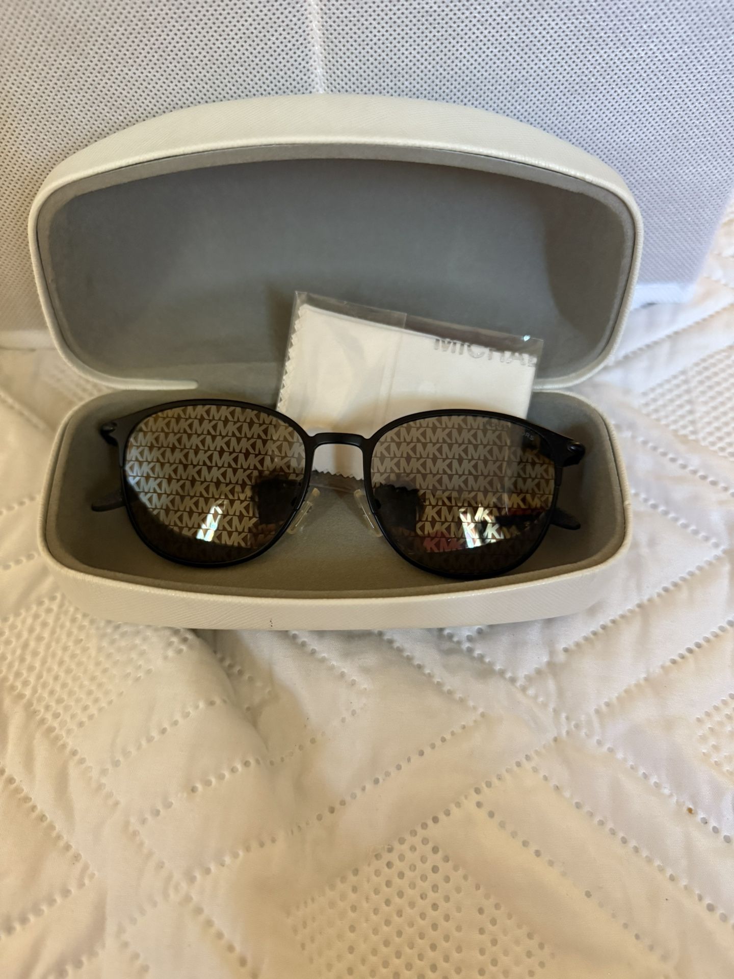 Woman Michael Kors sunglasses