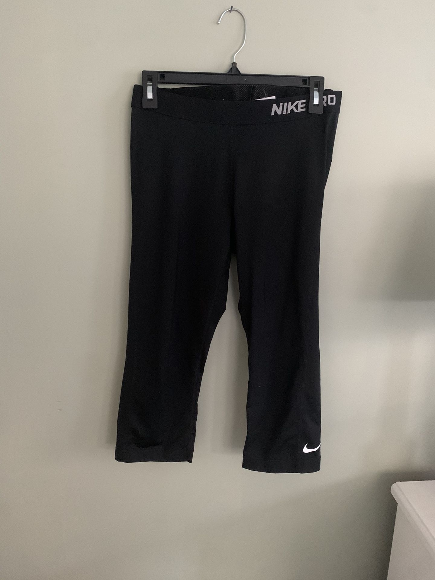 Women’s Nike Pro Capri Leggings