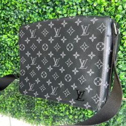 Louis Vuitton Messenger Bag 