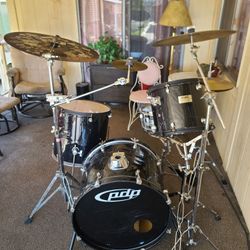 Drum Set for Sale 4 Piece Mapex Drum Set Complete with Bass Pedal, Cymbals & Hi-Hats, Hardware or Stands, Sticks and Drum Tuning Key $265.00 OBO