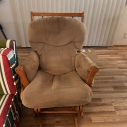 Silla Mesedora En Buenas Condiciones $ 40 .00 OBO