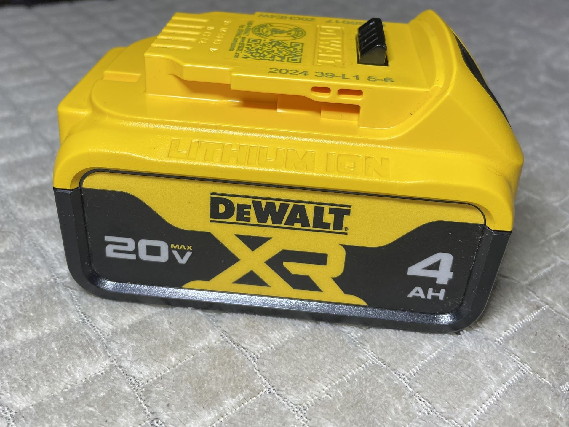 DEWALT 20V MAX XR Lithium-lon 4.0Ah Battery , Price is firm