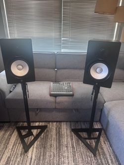 Yamaha Hs8 8" inch powered studio speaker Allen& heath Z10 mixer and trip pod Pa Dj set