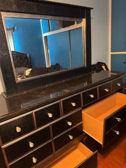 Complete matching bedroom furniture set for sale – $900 OBO
