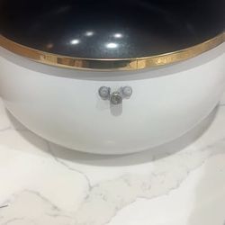 White and Gold Cooker Pot