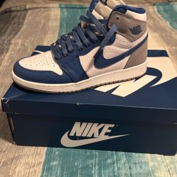 Nike Air Jordan 1 Retro High Og Grade School 7Y