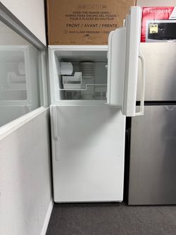 GE refrigerator top freezer