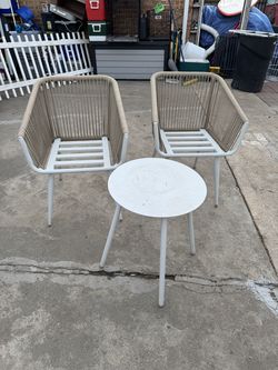 Outdoor patio chairs and table set