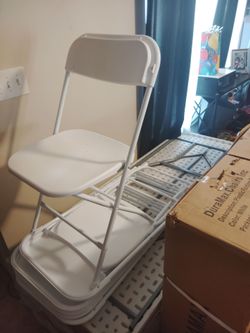 Tenemos mesas y sillas para tu evento