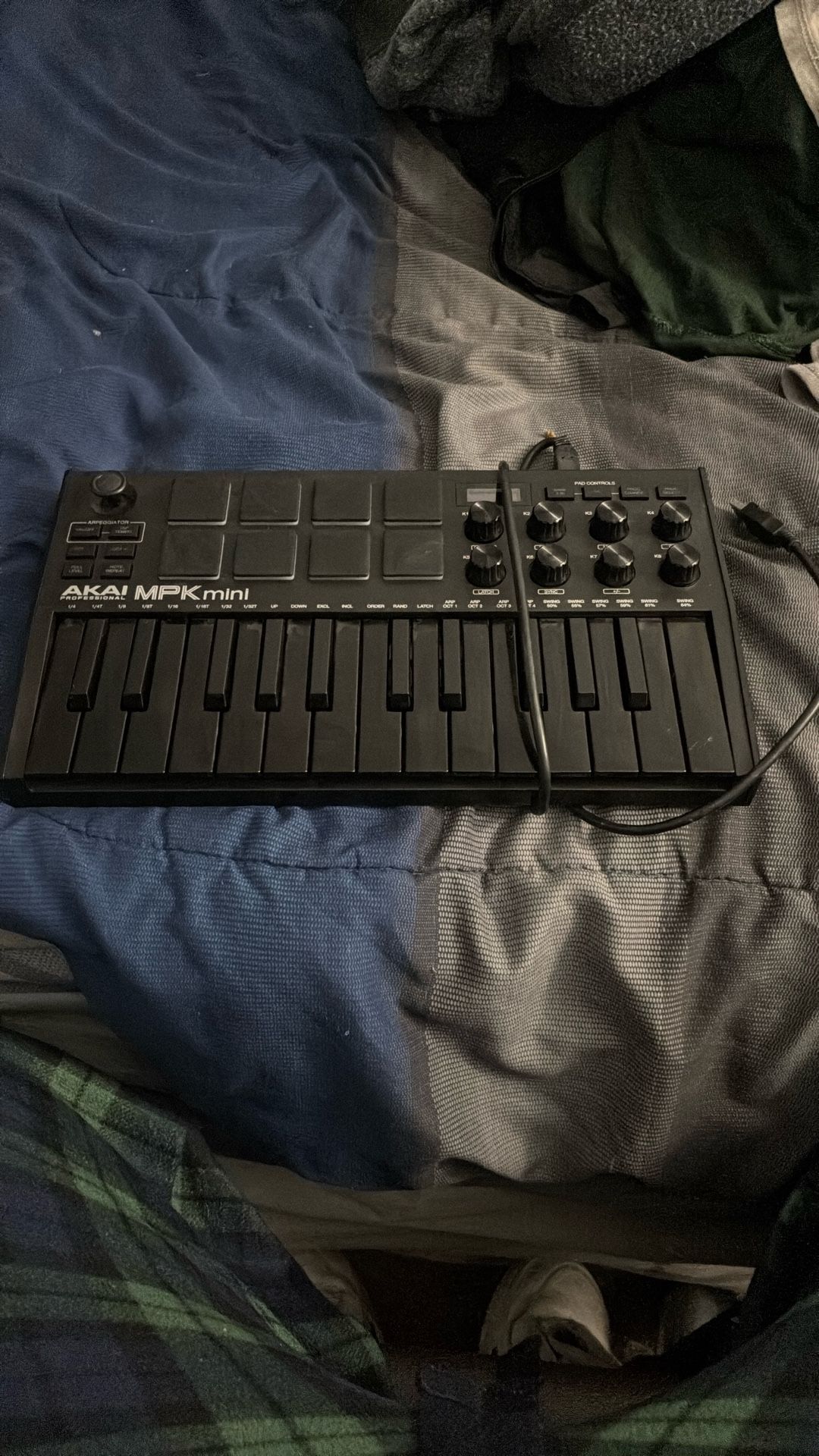 AKAI PROFESSIONAL MPK MINI (MIDI KEYBOARD)
