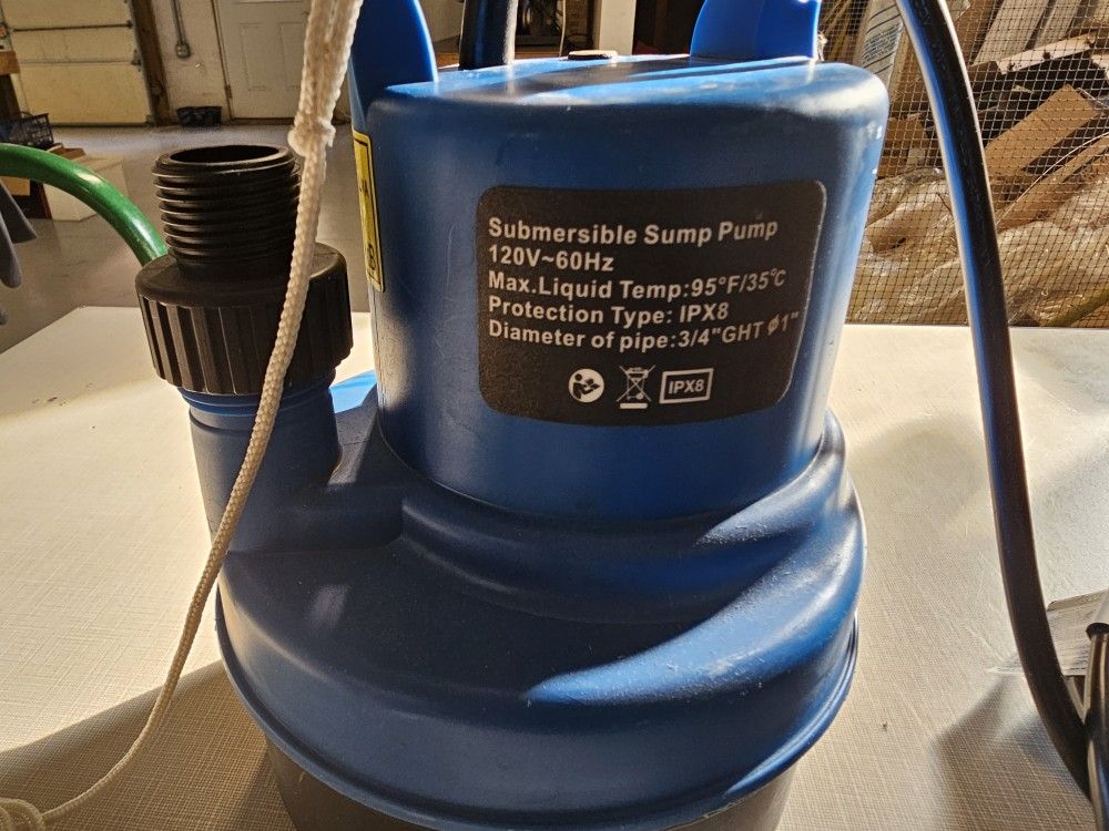 Submersible Sump Pump with Drain Hose - 120V