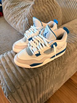 JORDAN 4s (SIZE 10.5)