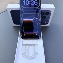 IPhone 17 Pro Max  256  GB. Open Box New.  (AT&T Networks)  Hablo Espanol.