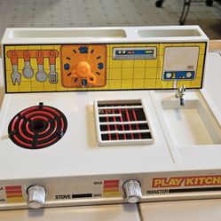 1981 RARE PLAY KITCHEN ROASTER TOY