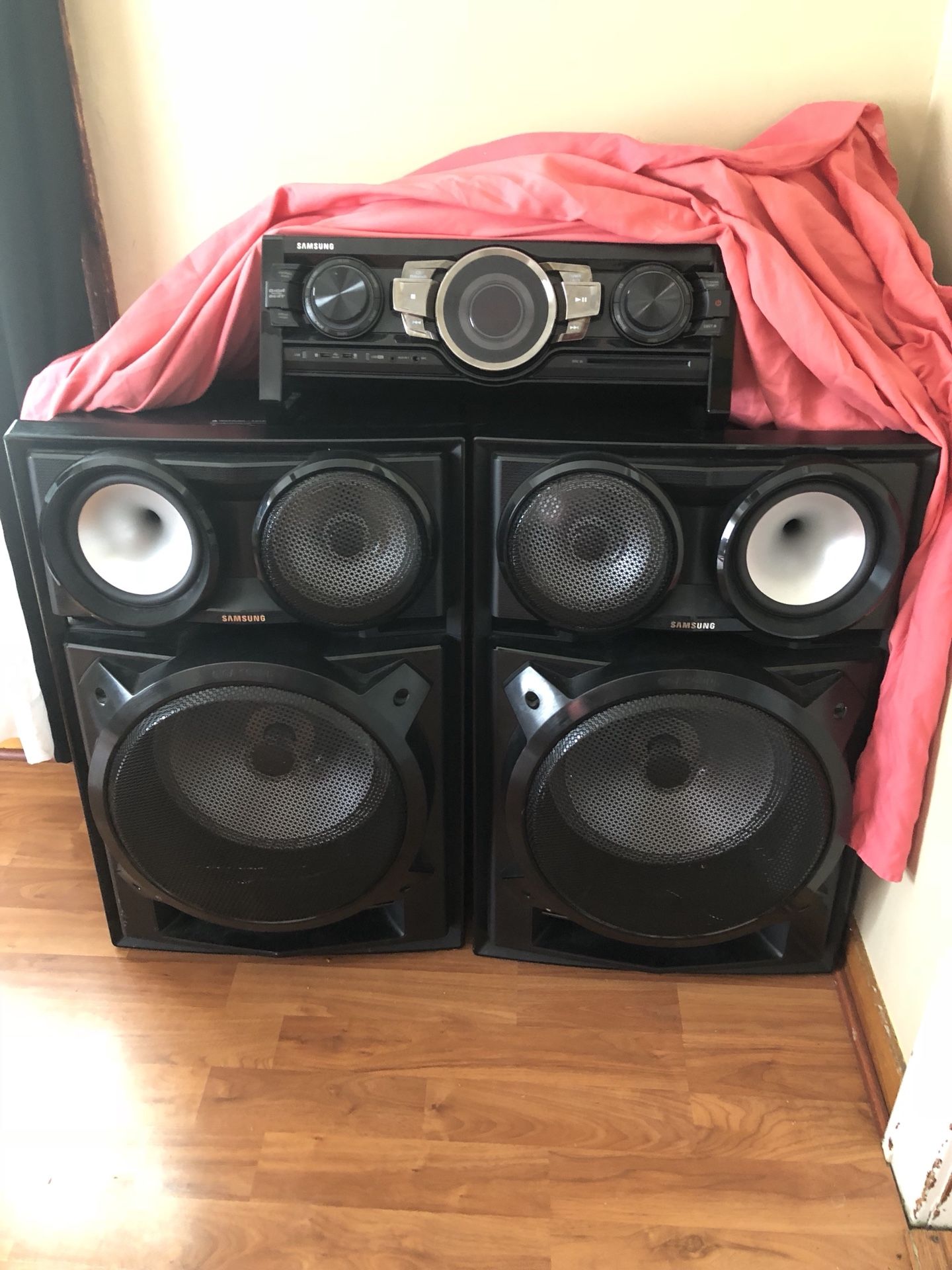 Samsung mxhs9000 3400W giga beat sound system
