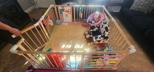 Baby wood playpen