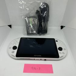 White Ps Vita 2000 W/charger