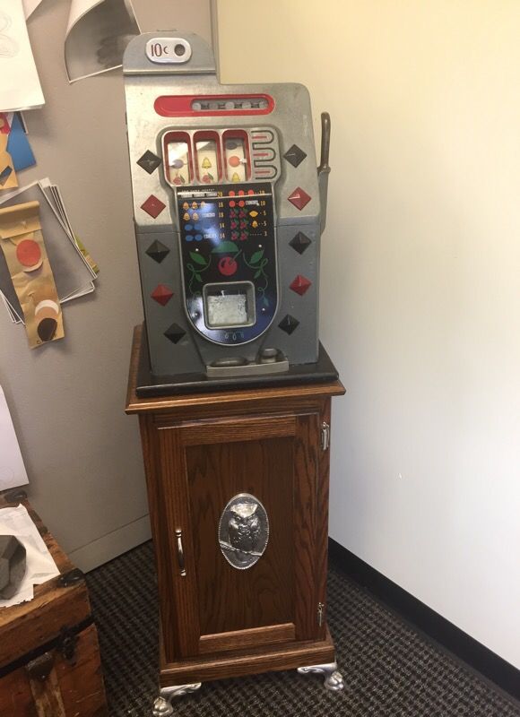 Mills .10 slot machine with stand for Sale in Schaumburg, IL OfferUp