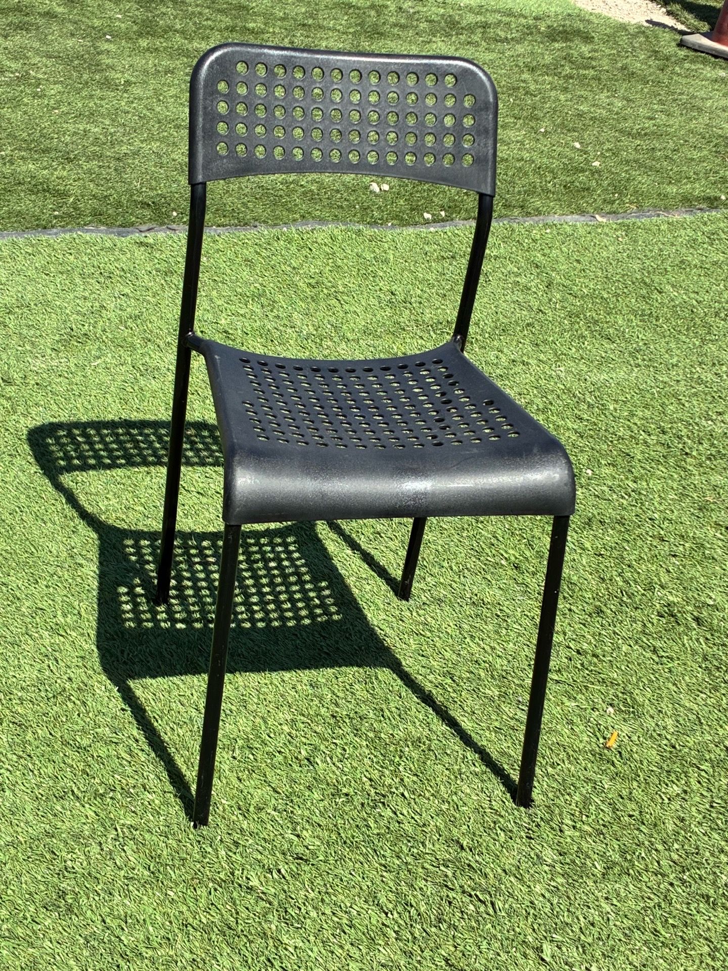 Comfortable black chair-perfect for home, desk,or Extra seating. 🪑✨