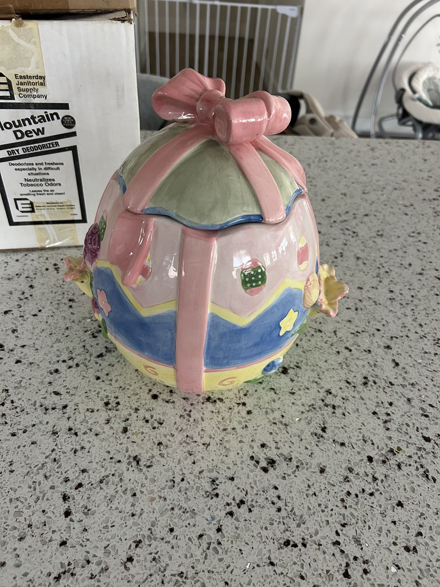 David's Cookies - Easter Egg Cookie Jar - with Flowers and Bows