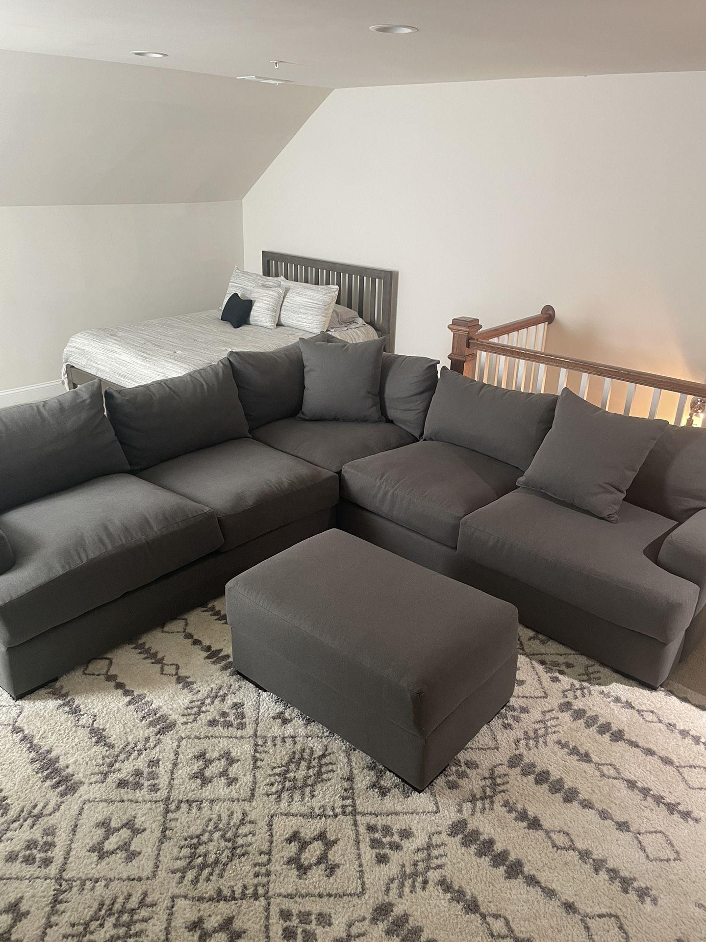 OVERSIZED SECTIONAL W/OTTOMAN