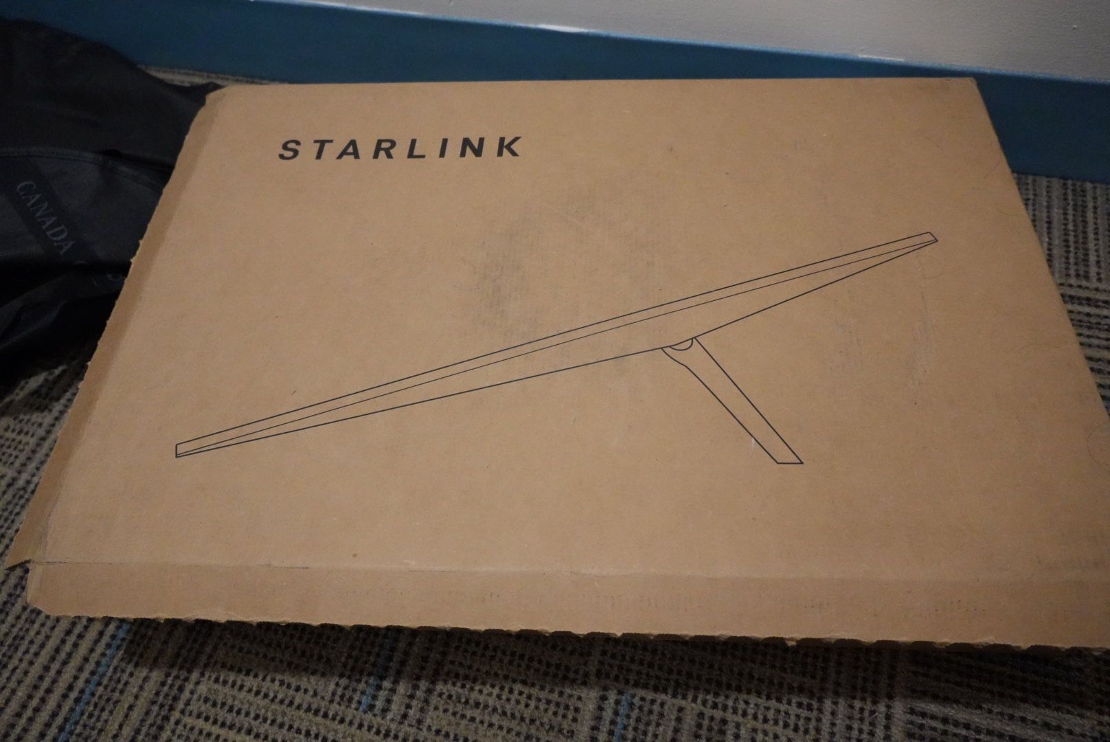 Starlink Standard Kit (Gen 2 Rectangular Dish) – Like New, Used 10 Days + Bonus Mount